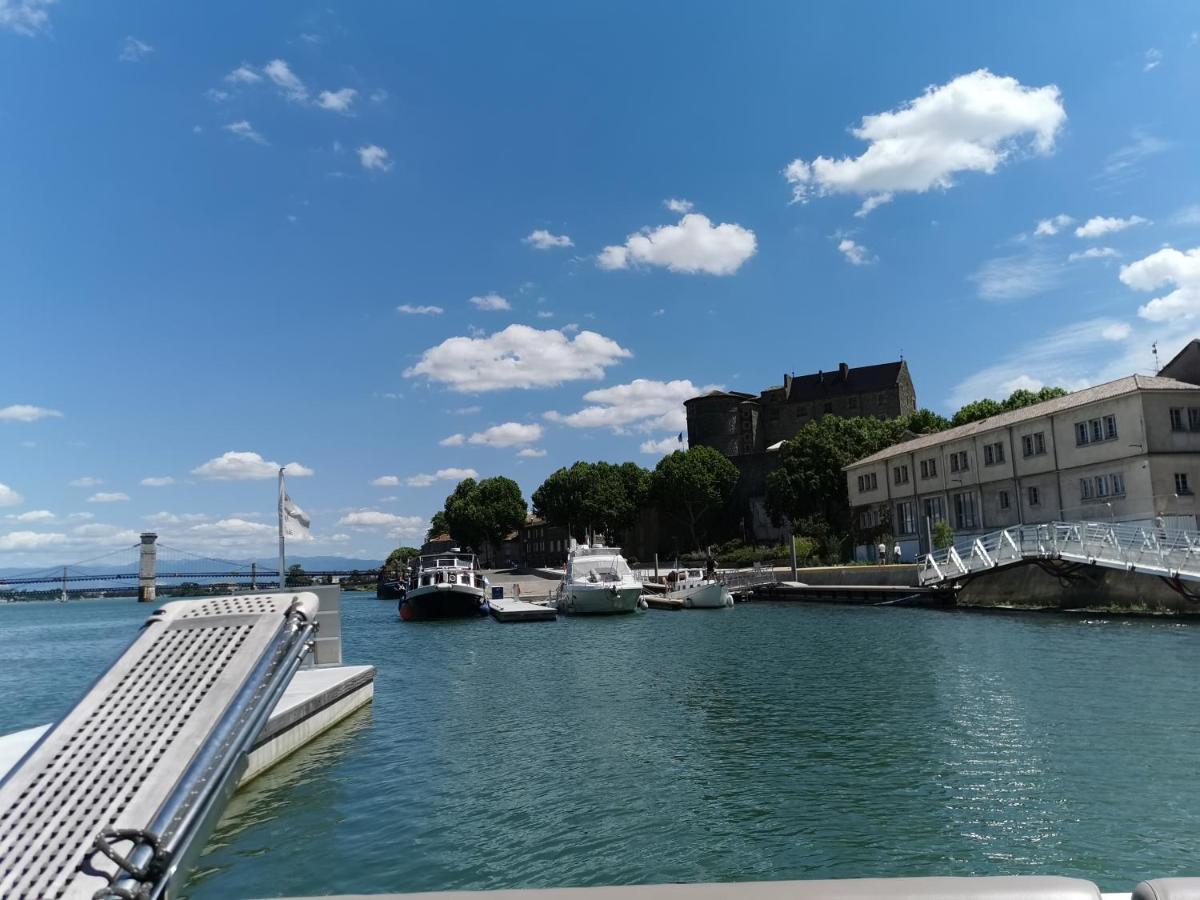 Aux Pieds Du Chateau Appartamento Tournon-sur-Rhone Esterno foto