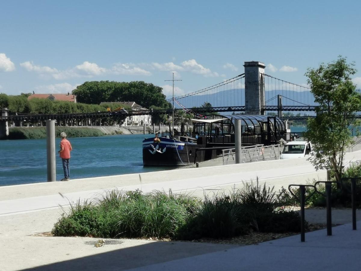 Aux Pieds Du Chateau Appartamento Tournon-sur-Rhone Esterno foto