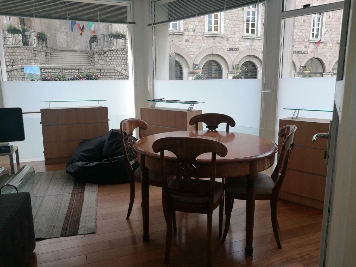 Aux Pieds Du Chateau Appartamento Tournon-sur-Rhone Esterno foto